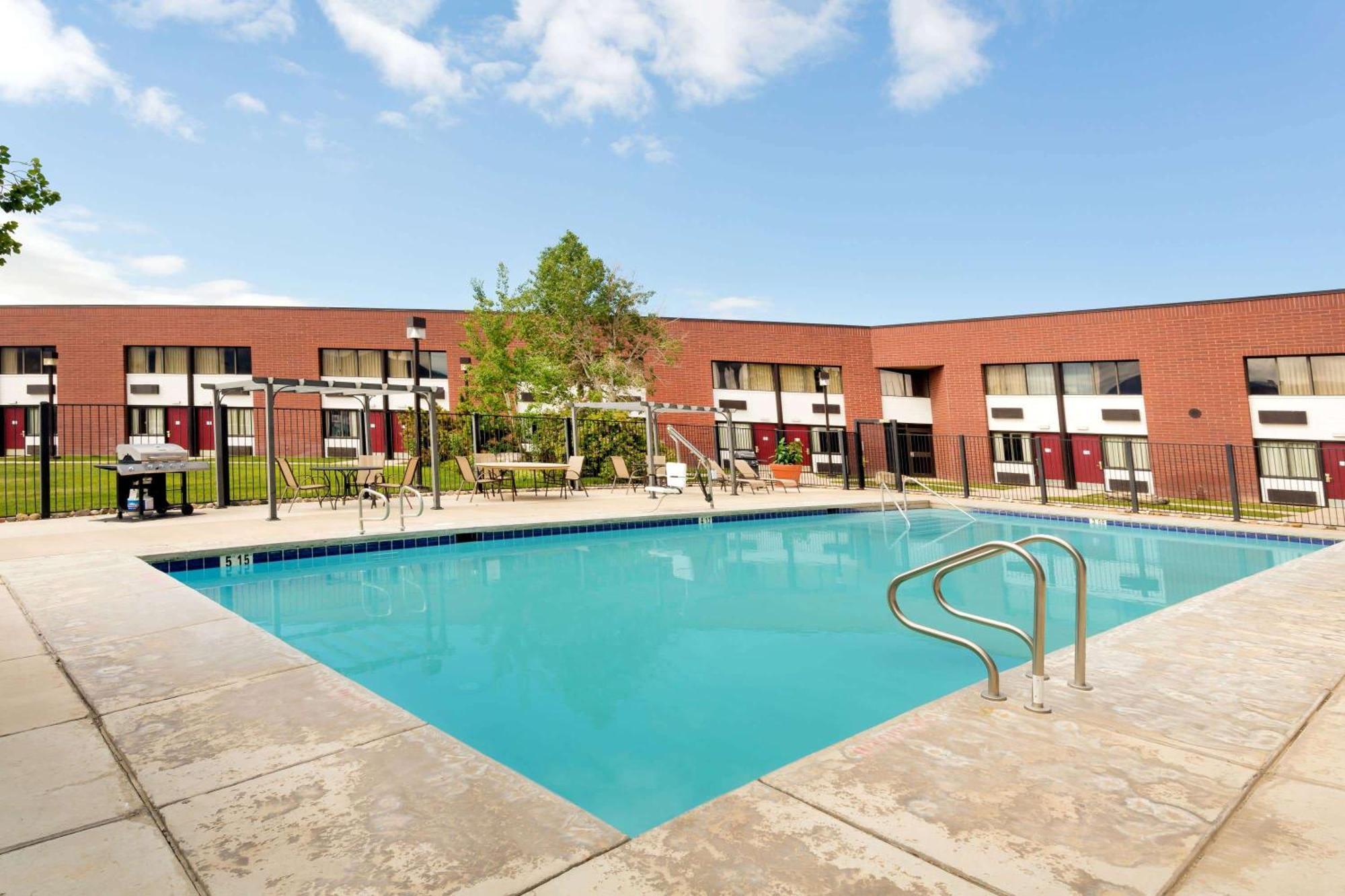 Ramada By Wyndham Cedar City Exteriör bild