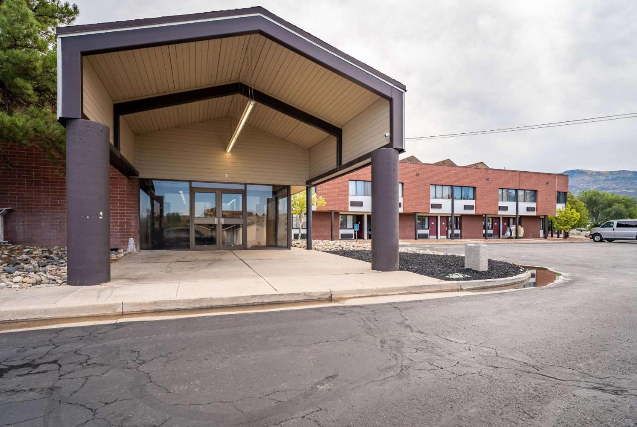 Ramada By Wyndham Cedar City Exteriör bild