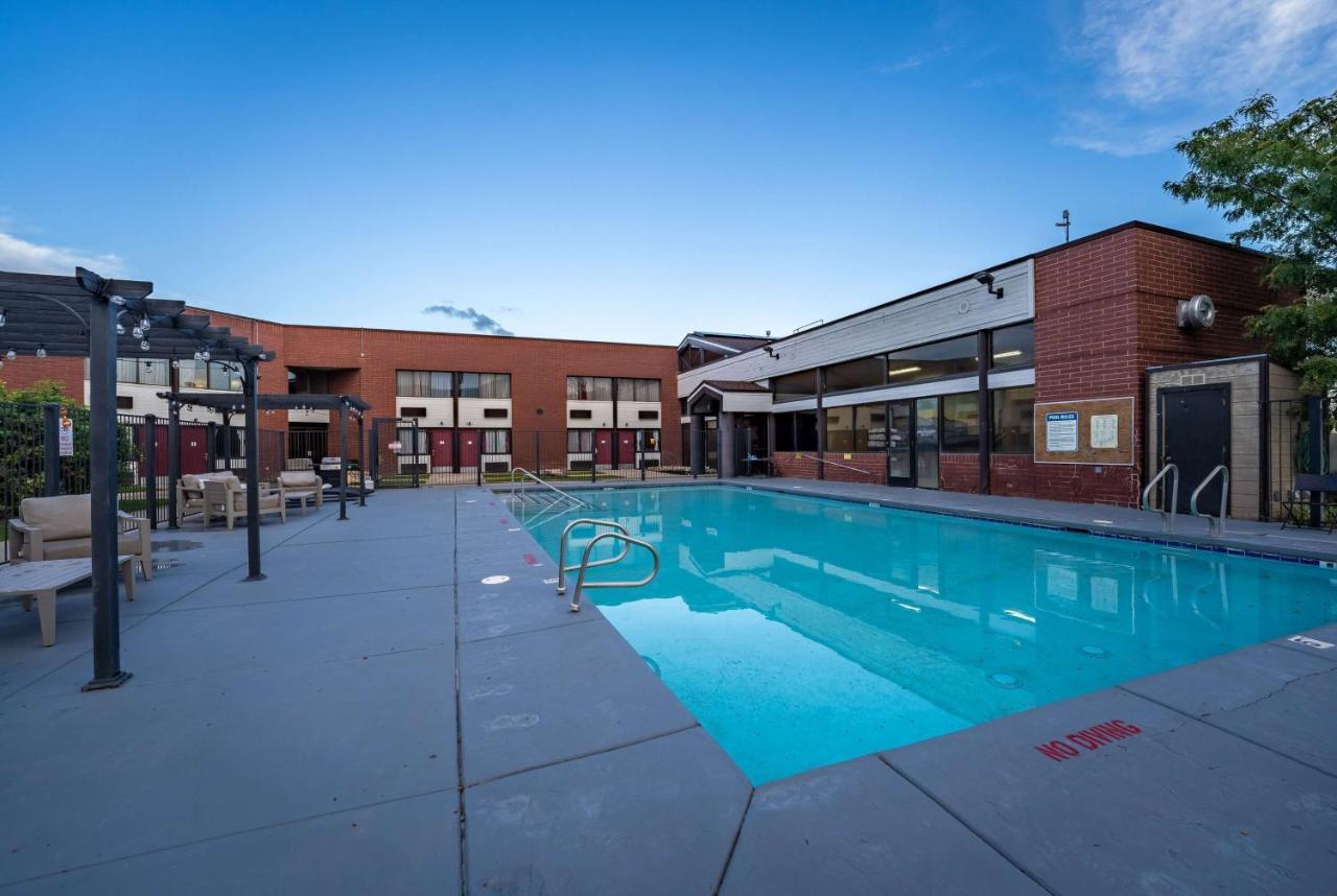Ramada By Wyndham Cedar City Exteriör bild