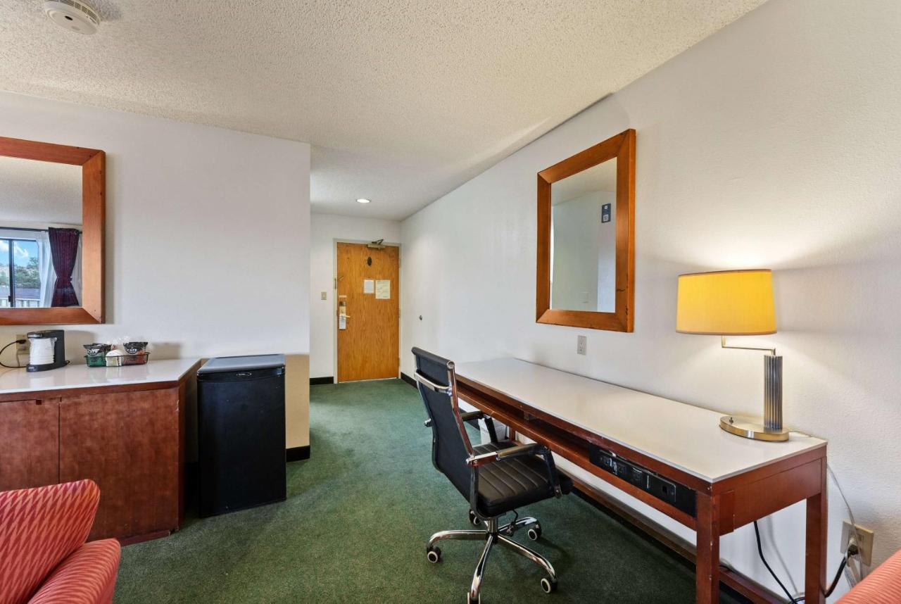 Ramada By Wyndham Cedar City Exteriör bild