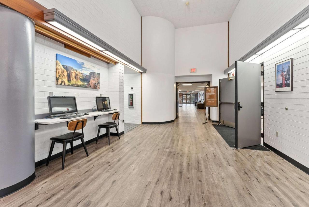 Ramada By Wyndham Cedar City Exteriör bild