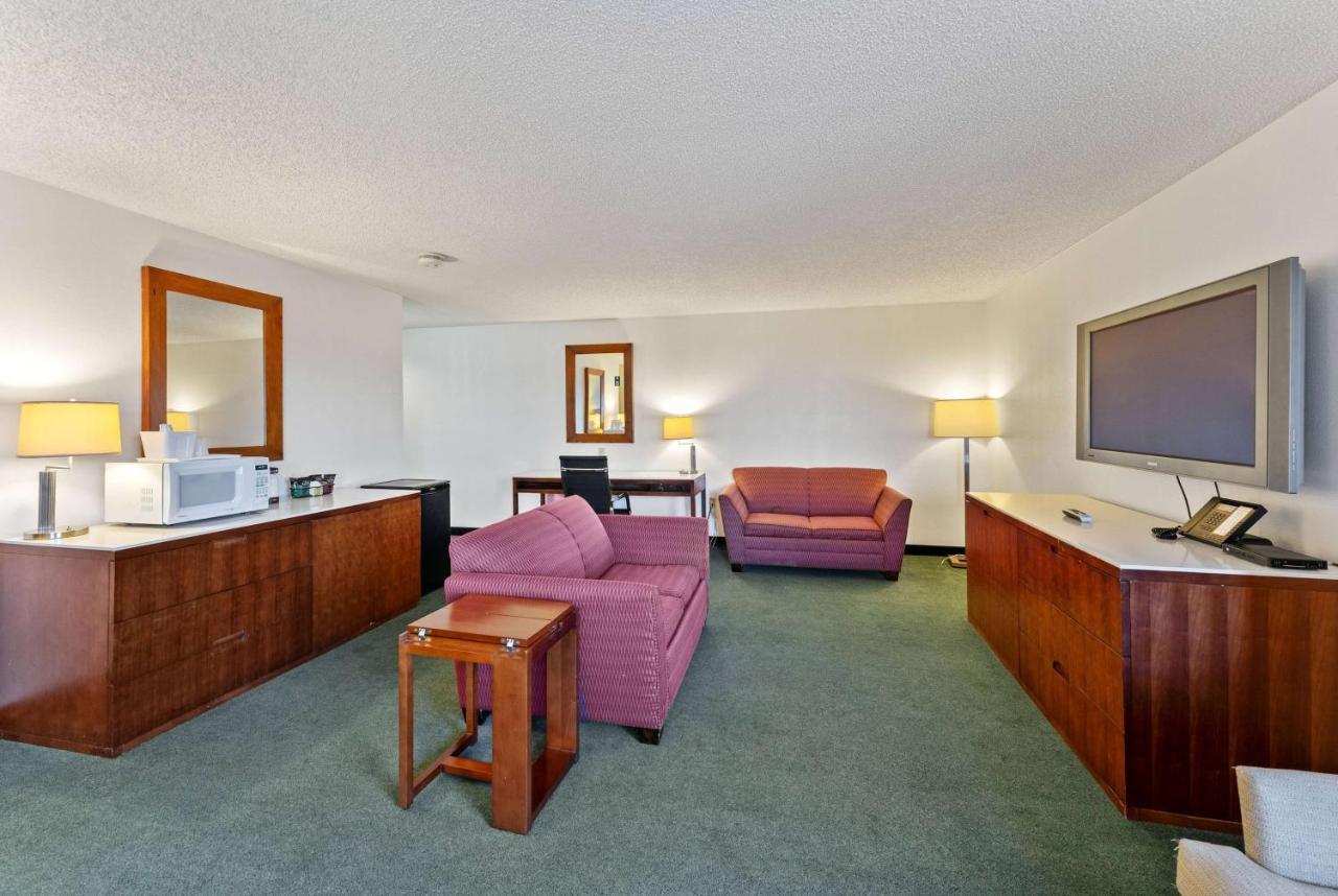 Ramada By Wyndham Cedar City Exteriör bild